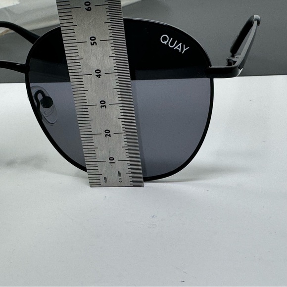 Quay Australia JEZABELL Polarized excellent condition - Picture 11 of 13